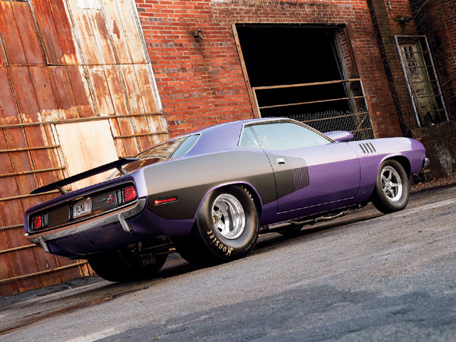 images.hotrod.com_incoming_113_0708_08_z_1971_plymouth_cuda_rear_view.jpg