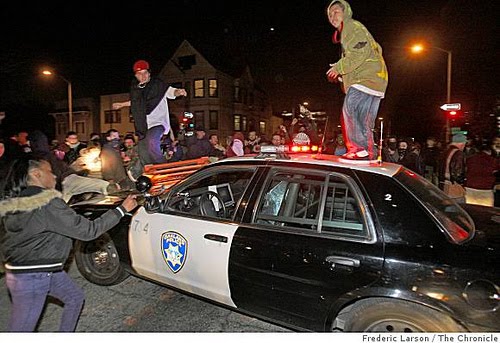 madmikesamerica.com_wp_content_uploads_2011_10_Oakland_Riots.jpg