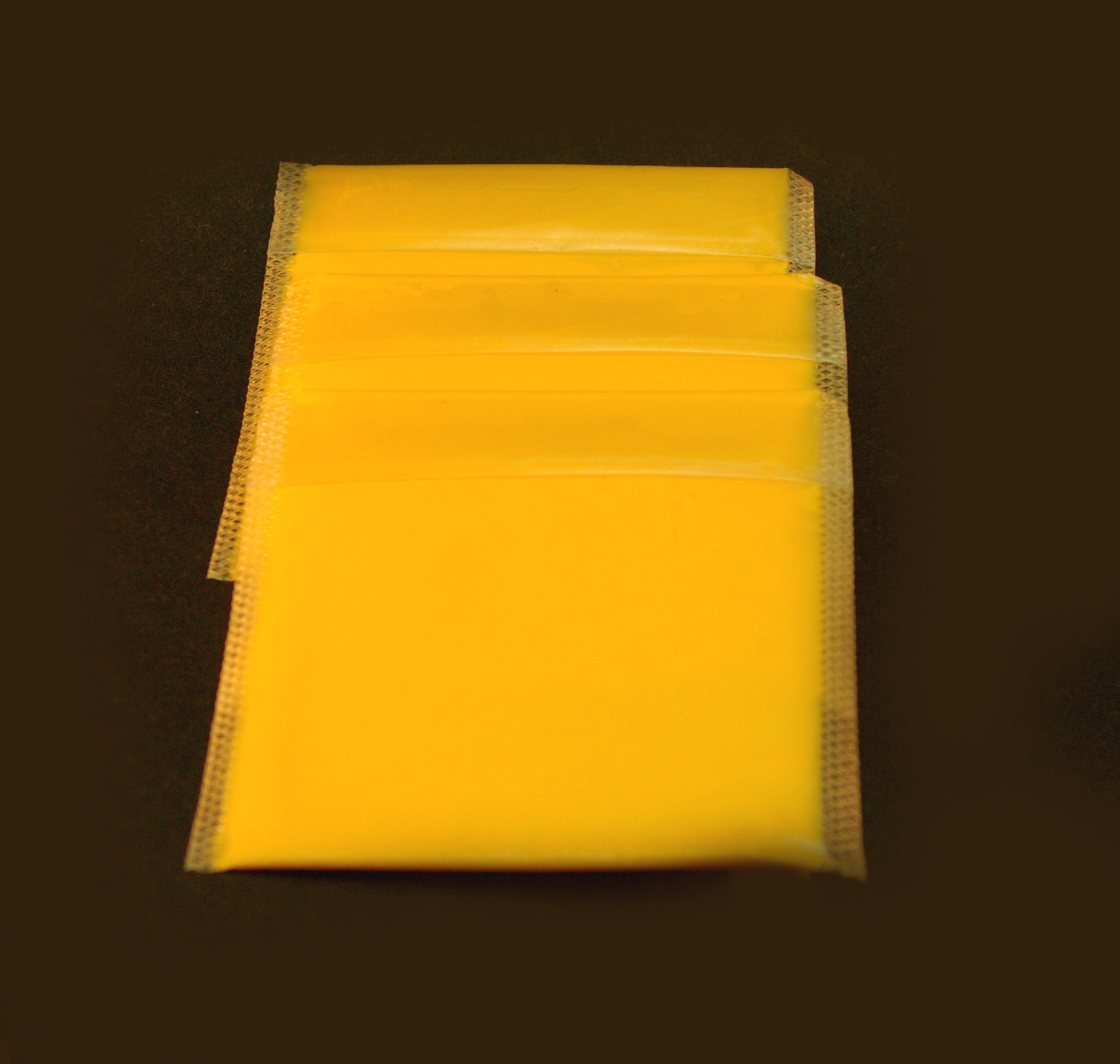 upload.wikimedia.org_wikipedia_commons_d_d0_Wrapped_American_cheese_slices.jpg