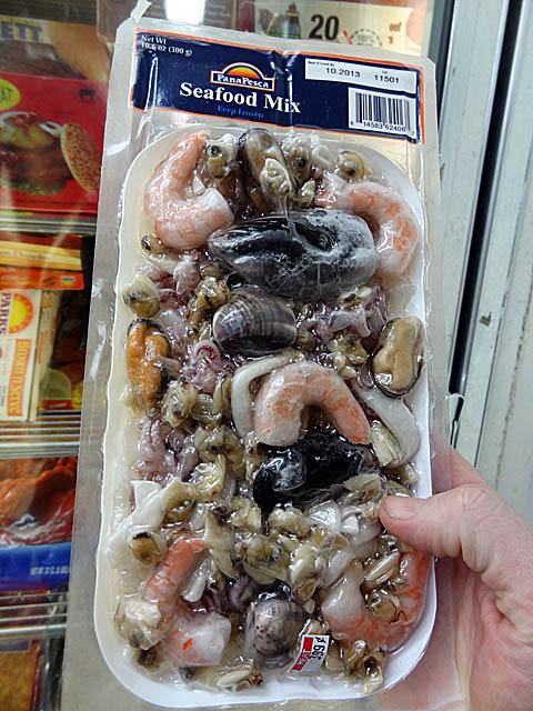 www.mightysweet.com_mesohungry_wp_content_uploads_2012_03_Frozen_Seafood_Mix.jpg