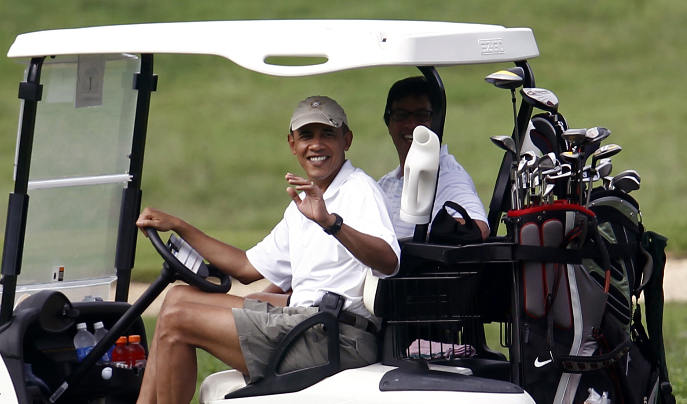 www.politisite.com_wp_content_uploads_2013_03_Obama_Golfing.jpg