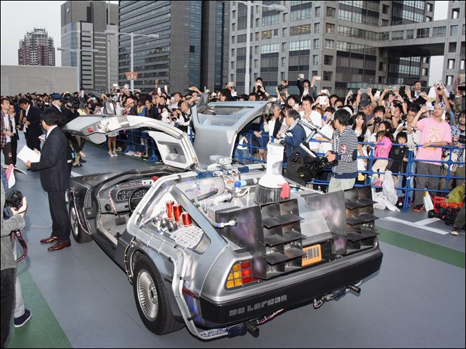 www.toledoblade.com_image_2015_10_21_670x_b1_a4_3_cCM_z_Japan_Back_To_The_Future_Day.jpg